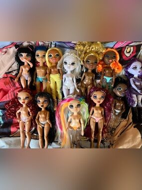 Lot of Rainbow High dolls